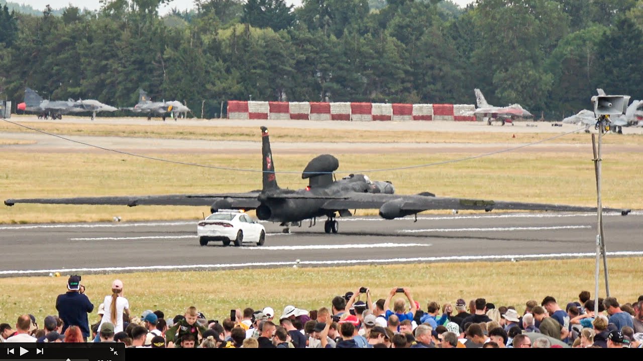 U-2 SPY PLANE DEMO WITH DODGE CHARGER CHASE CAR AT RIAT 2025 - 4K