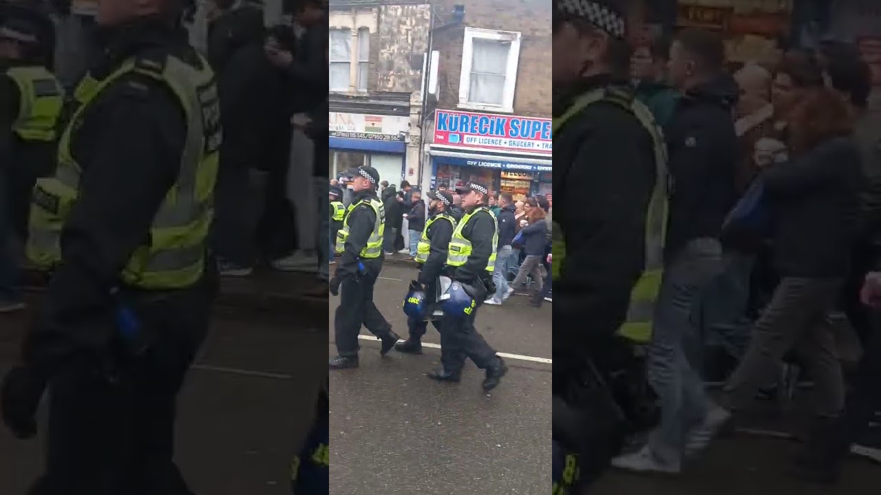 the main escort arrives,looks like there's more old bill than pompey fans 🧐🤔