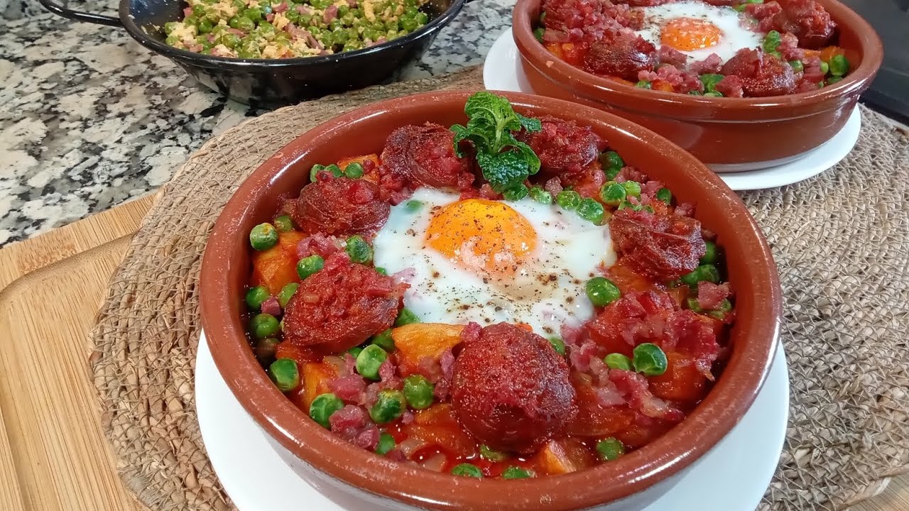 HUEVOS A LA FLAMENCA una receta andaluza con muchísimo sabor Y como hacer GUISANTES REVUELTOS 
