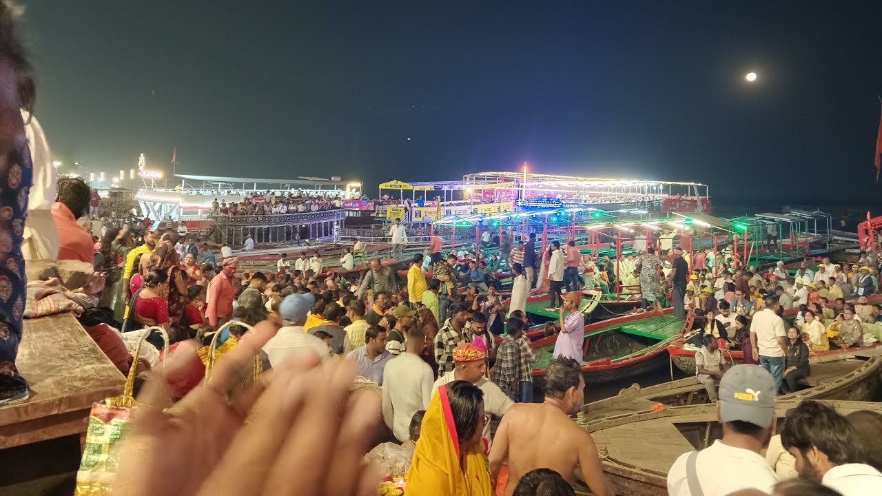 बनारस का अद्भुत नज़ारा 😍 | नाव से देखे गंगा घाट और गंगा आरती 🙏 | Varanasi Vlog | Yogesh With Vlogs 
