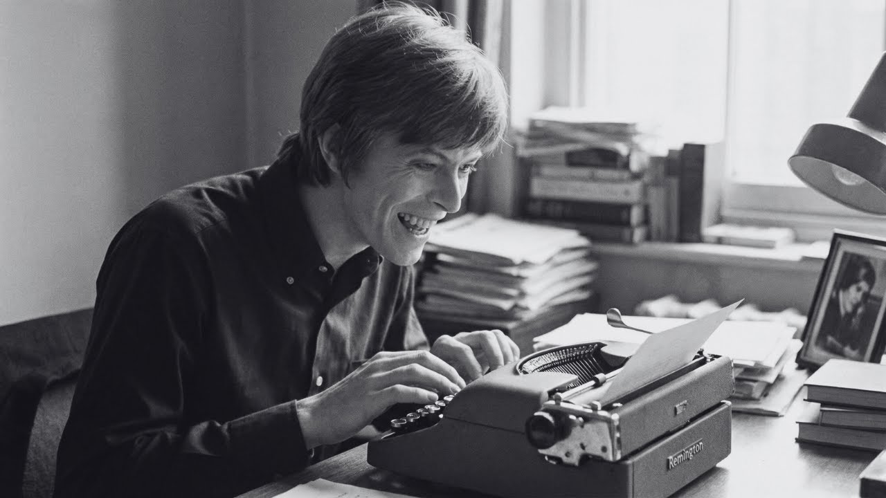 Teen Told Bowie he's AS GOOD AS the Beatles — What He Typed Back Stayed Hidden for 42 YEARS