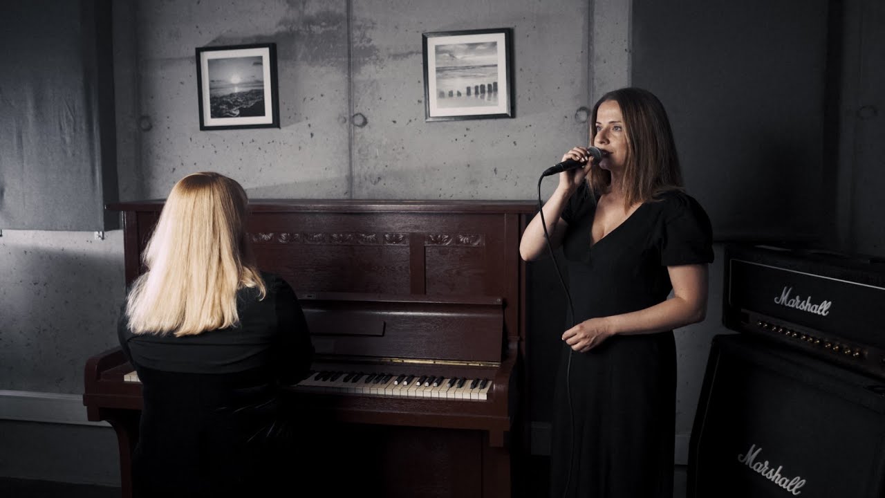І коли смородина сонця упала за горизонт — Helen Burton & Anna Shpilevska | вірш Максима Кривцова