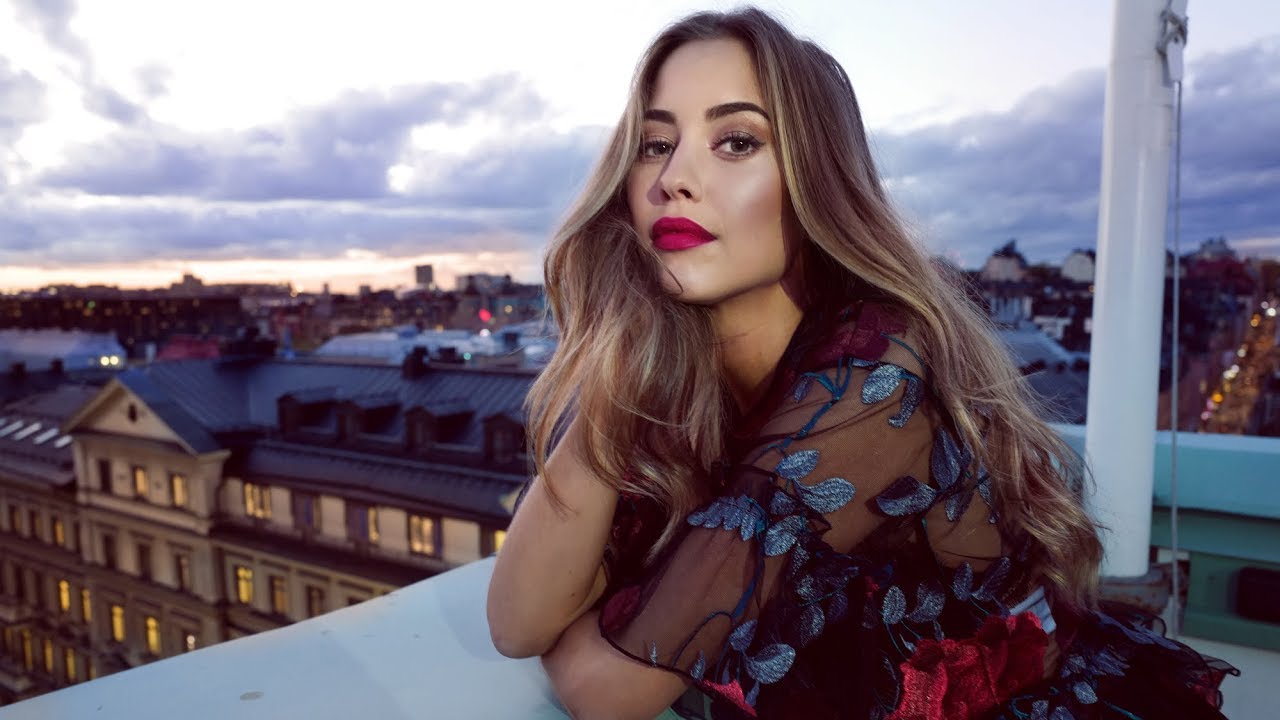 A REGULAR NOT SO REGULAR WORK DAY - party look inspo!