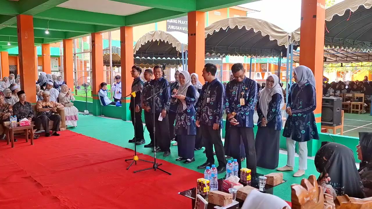 Persembahan Lagu Kemesraan dari Alumni yang kembali Mengabdi di SMK Negeri 1 Amuntai