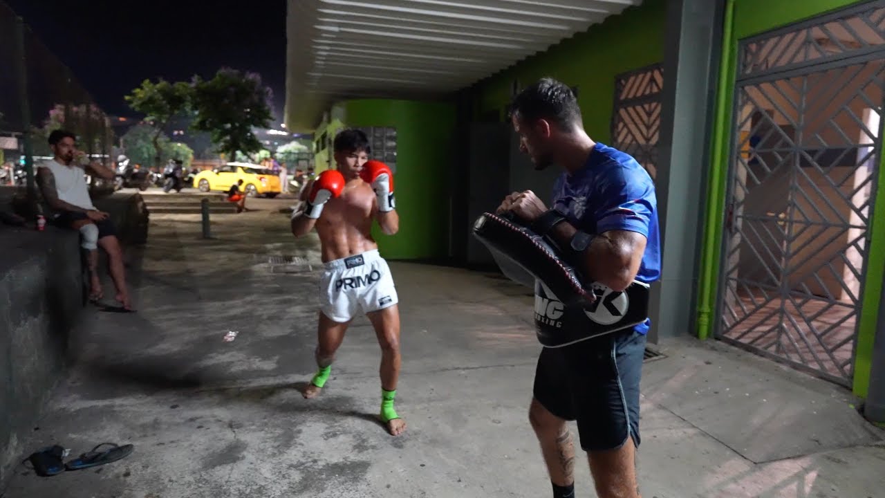 On assiste au CHAMPIONNAT de POLYNÉSIE MUAY THAI AITO NUI