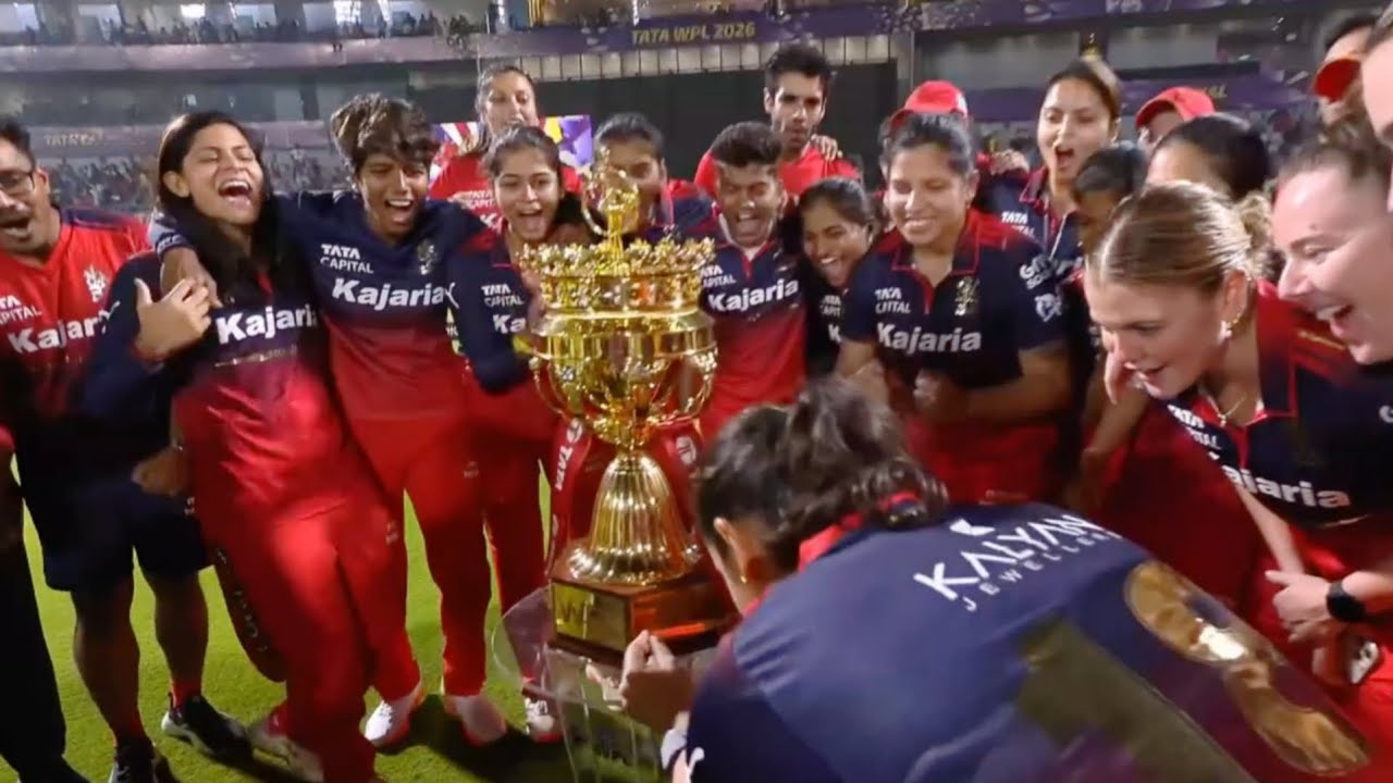 Празднование победы команды RCB в финале WPL над DC, финал WPL 2026 между RCB и DC.
