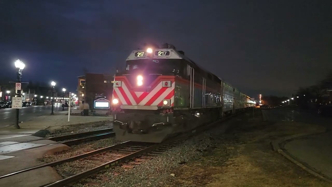 Metra F40PH-3 217 Rolls A Slow Deadhead Through Downtown Barrington With Horn Show 