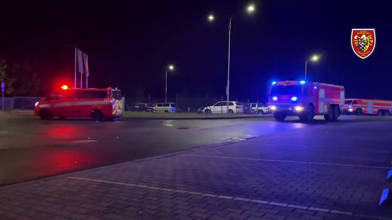 29.7.2022 Tři hasicí segmenty i s velkoobjemovými Tatrami odjíždí k zásahu do Hřenska | HZS MSK