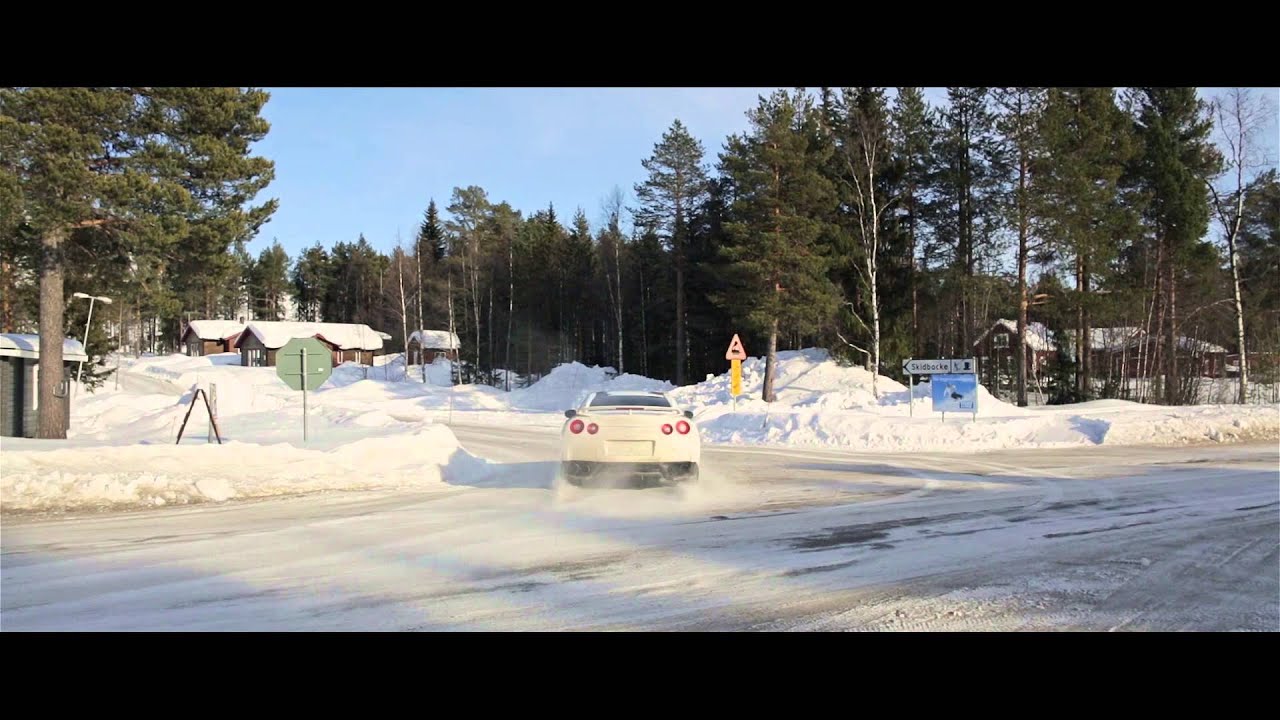 NISSAN GT-R Ski slope 