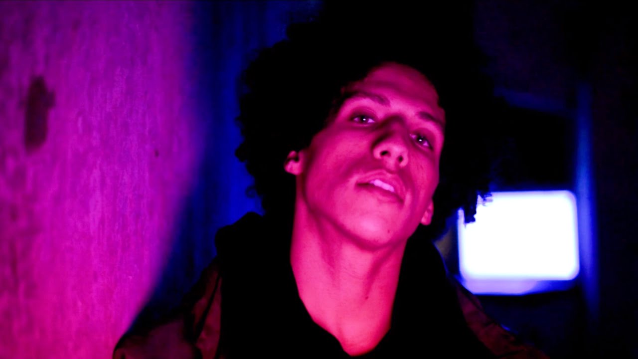 Ril&egrave;s - College Dropout (Music Video)
