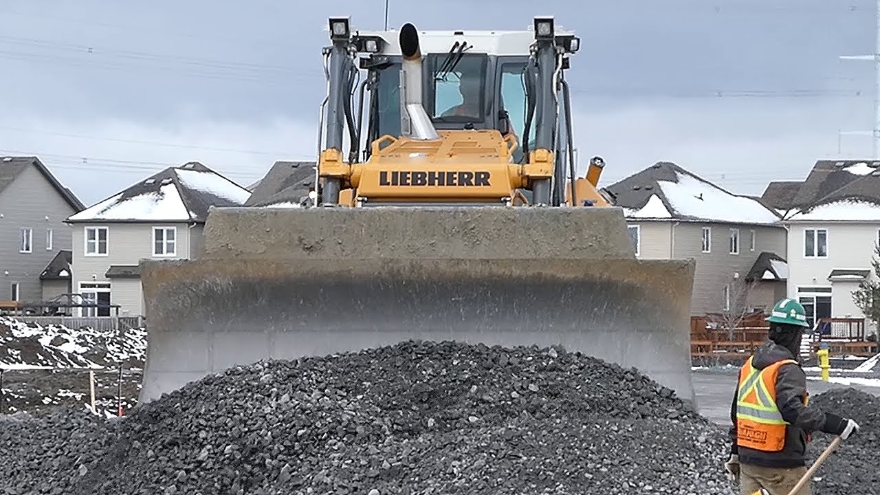 CONSTRUCTION; ROAD Building Liebherr 736 Bulldozer