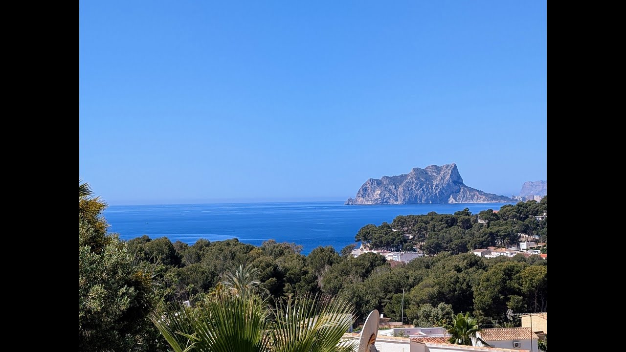 Villa with sea view for sale in Moraira, 900m to El Portet beach