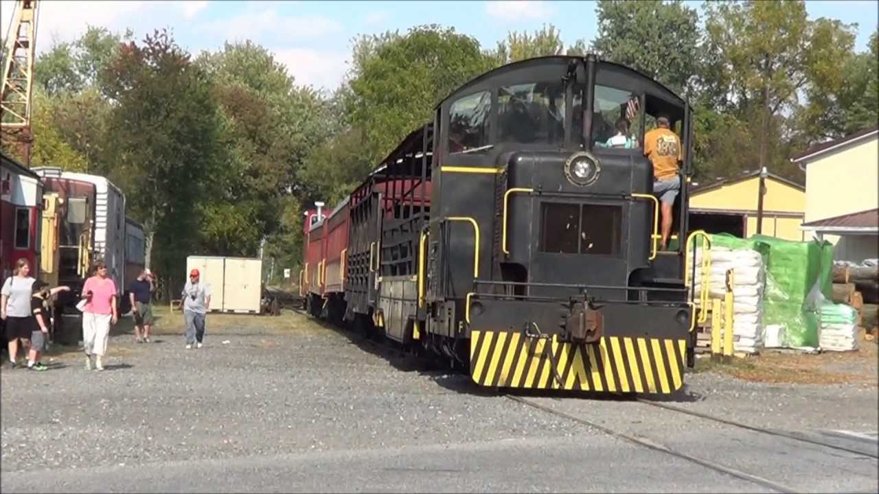 Walkersville Southern Railroad - EMD Model 40 at work