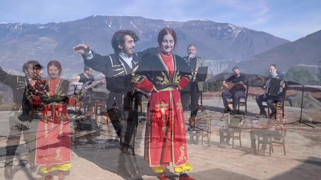 Artvin'in Doruklarında Açan 'SARI ÇİÇEK'