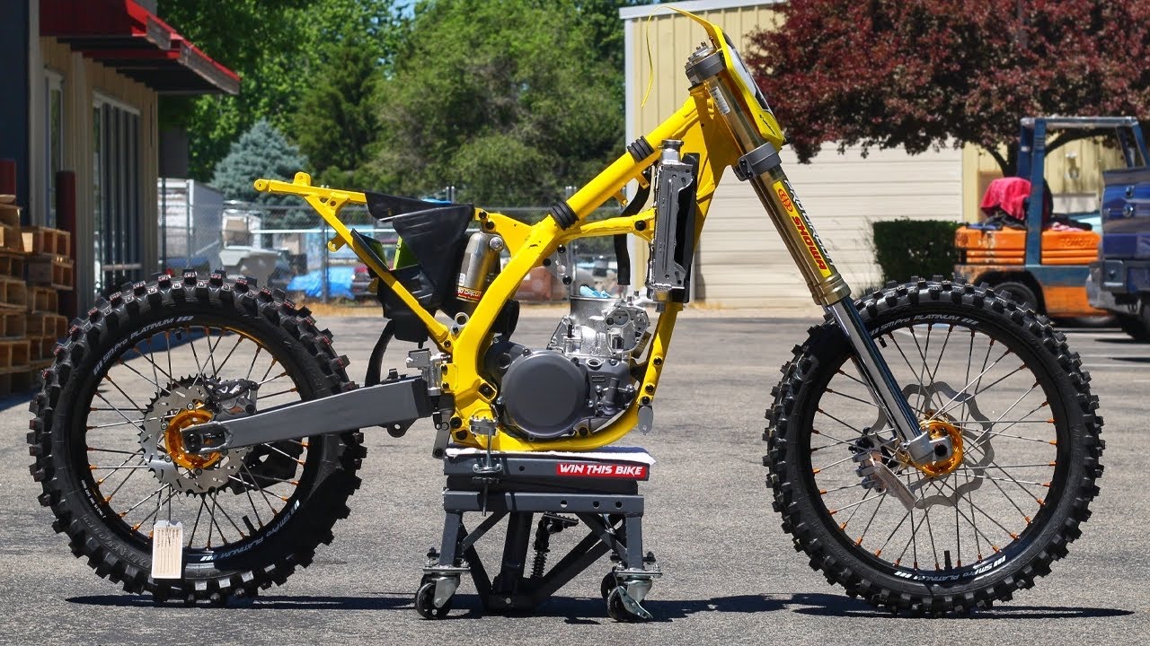 This RM250 build will BLOW YOUR MIND! 🤯 2006 Suzuki Two Stroke Dirt Bike Giveaway