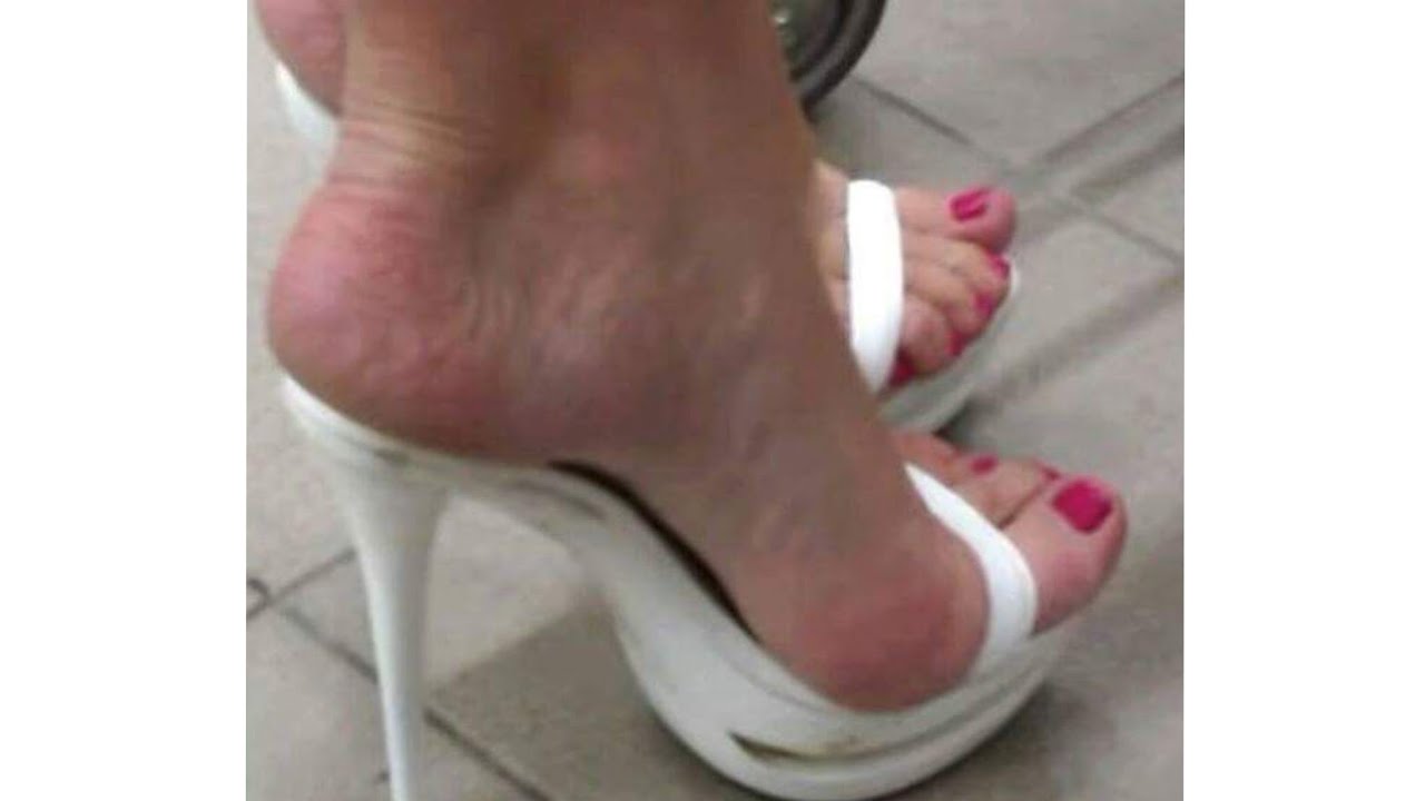 Terrific collection of high heel mule sandals for ladies #highheelmules #mulesandals #muleshoes.