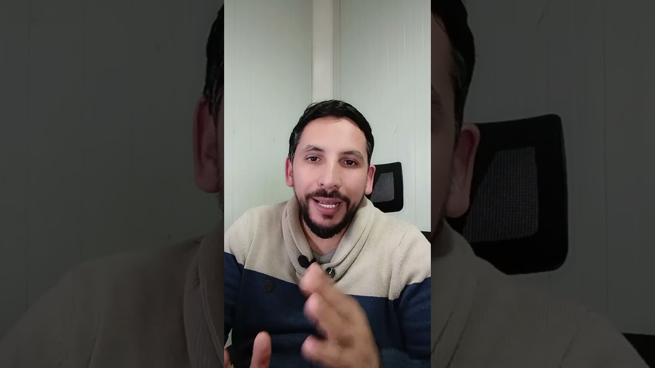 هل كثرة ملصقات السلامة دليل على الأمان؟ 🛑 خطأ فادح في إدارة الورشة (HSE Strategy)