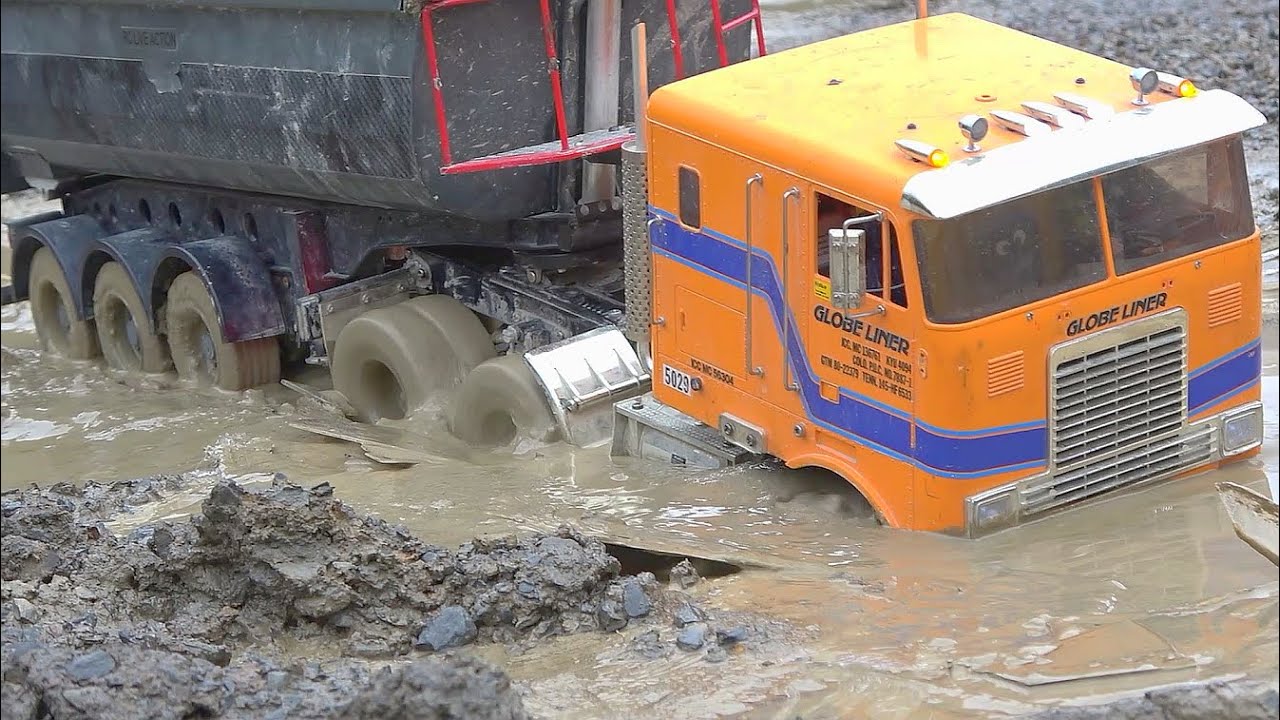 Heavy RC In Mud!!! Strong Scania 6X6 - Unique Komatus HD465 4X4