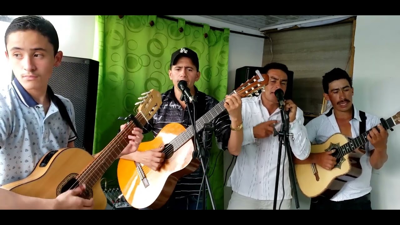 Ensayando musica campesina entre amigos