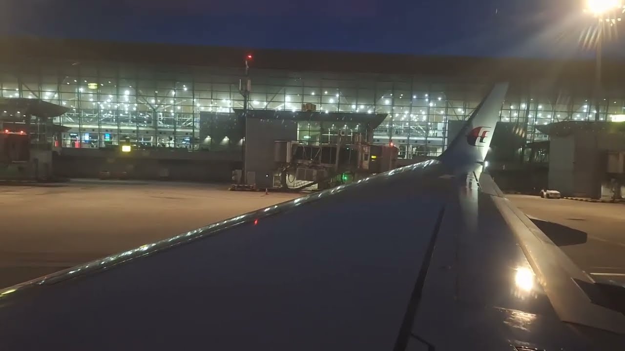 Malaysia Airlines B737 - 800 takeoff from Kuala Lumpur International Airport (KLIA)