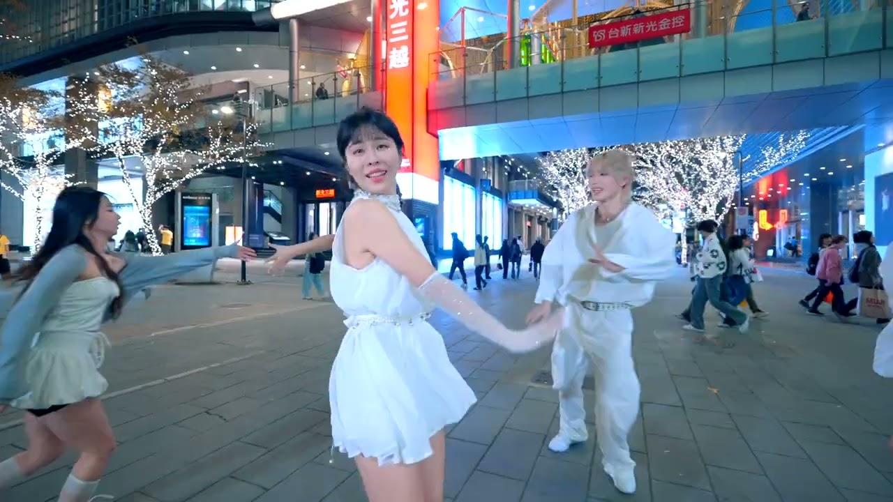 Twice-One Spark dance cover in public from Taiwan
