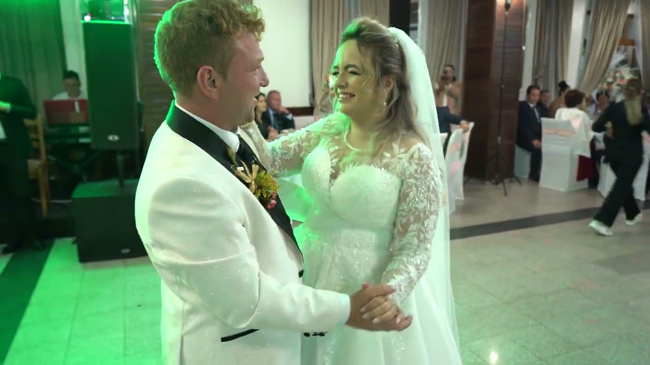 Dansul  Mirilor Costică si Loredana  Lăzărescu