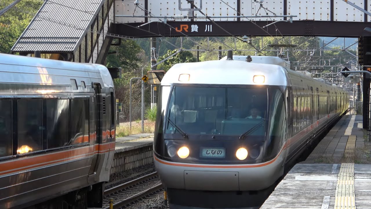 ［複線、単線区間の変化点駅］中央本線（西線）贄川（にえかわ）駅　　　　　特急しなの　1号　４号列車行き違い