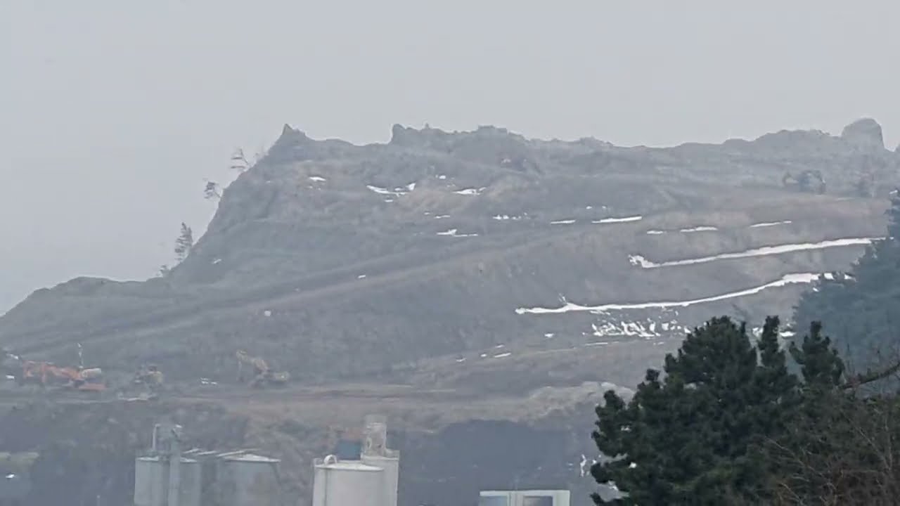 울릉공항 건설공사 26년2월14일 토요일입니다. 설연휴와 더불어 현장도 굳게 닫혀 휴무에 들어갑니다.설 명절 잘 보내시고 복많이 받으시길 기원합니다.