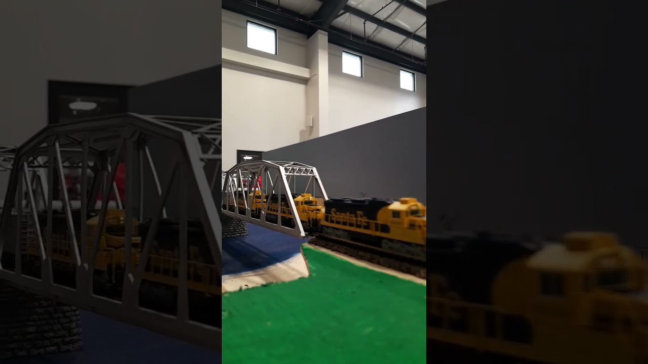 N scale Santa Fe ethanol train crossing over Bridge #modelrailroad