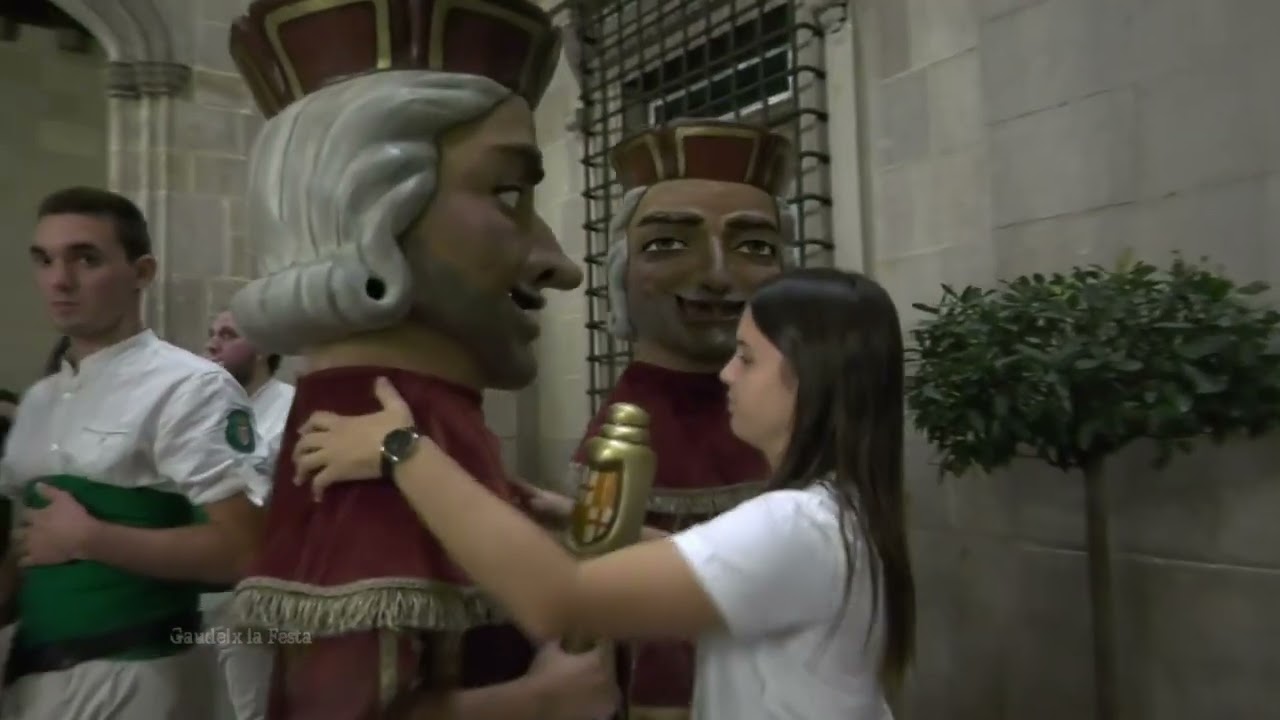 Toc a Plegar dels Gegants de la Ciutat per #LaMercè 2022 a Barcelona