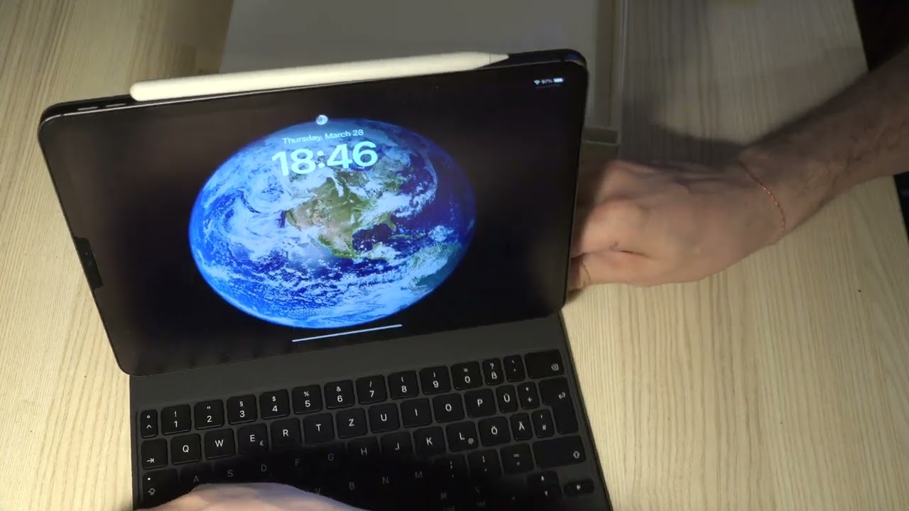 Magic Keyboard model 2022 pentru iPad Pro