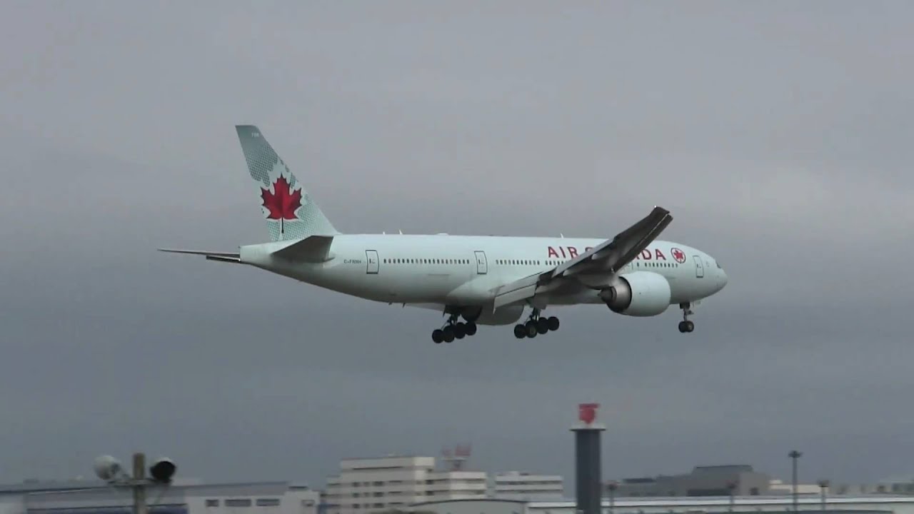 Air Canada Boeing 777-200LR landing at RJAA RWY16R