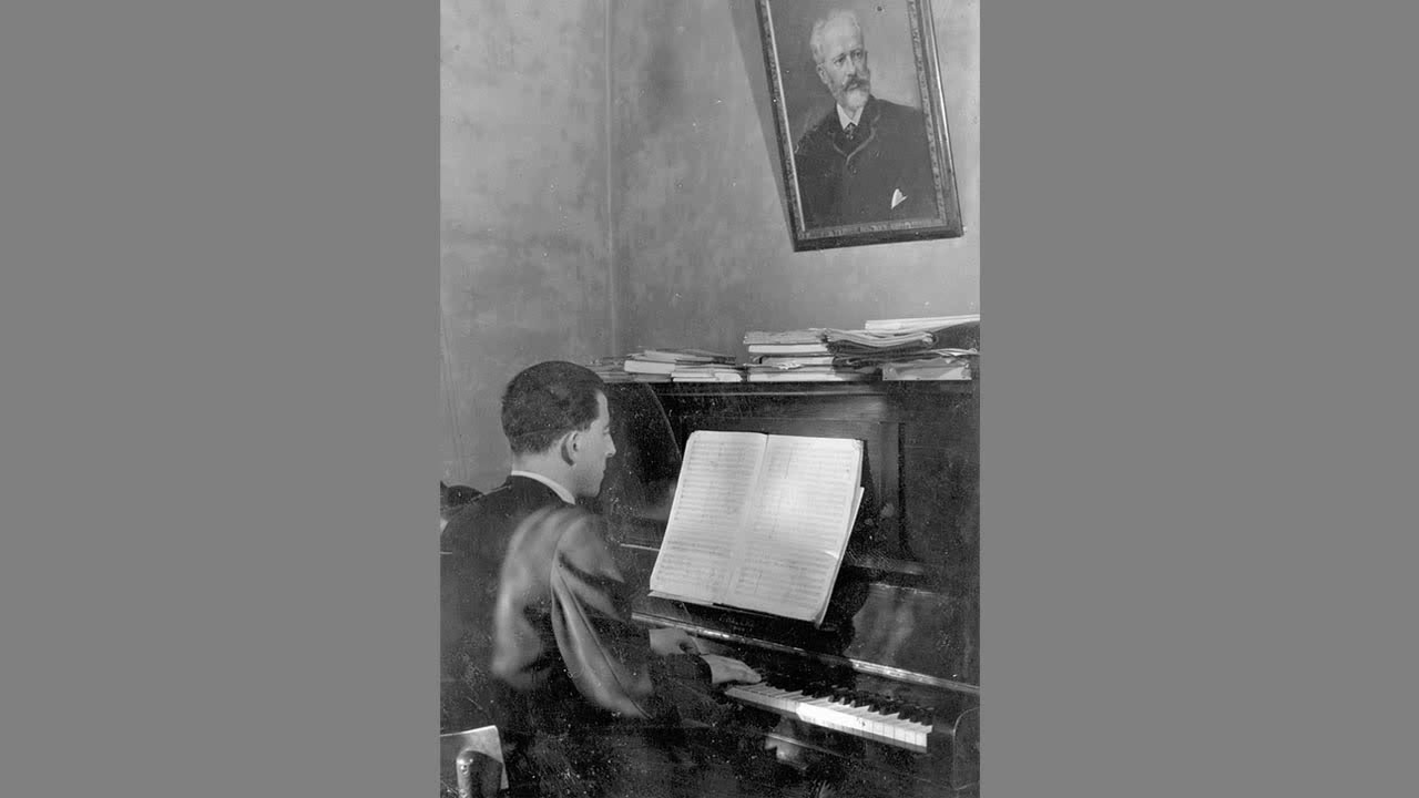 Prenke Jakova - II-03 - Synin si qershia. Këndon Florinda Gjergji, teksti Zef Zorba