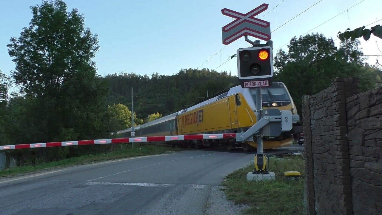 Železniční přejezd Letovice (CZ) - 27.9.2023 / Railroad crossing