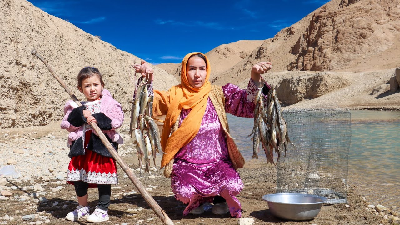 Amazing Fishing in the Village&ndash;Unbelievable Catch and Cooking  by Village women 