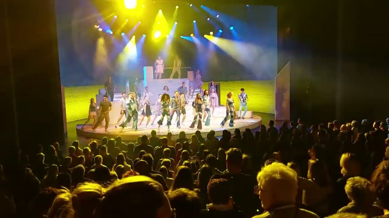 Musical Mamma Mia in Terneuzen (slotapplaus en Abba Medley)