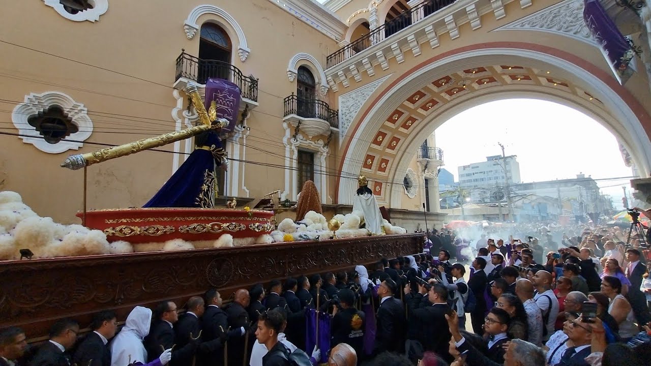 La Madrugá | Jesús Nazareno Redentor del Mundo bajo el Arco de Correos | Cuarto Domingo de Cuaresma