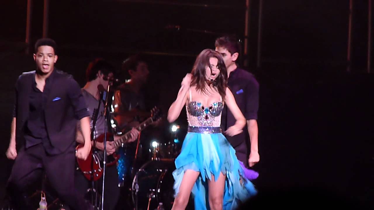Selena Gomez & The Scene - Britney Spears Tribute - Live