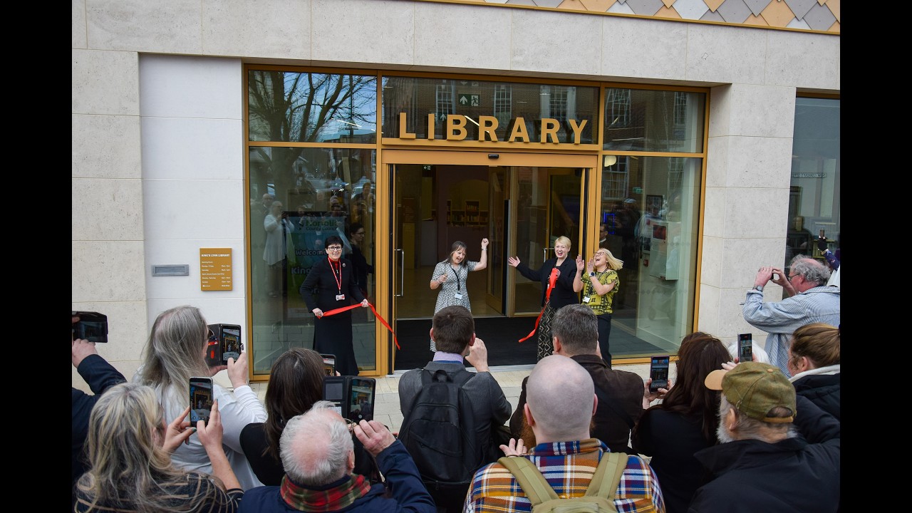 New King's Lynn Library opens its doors