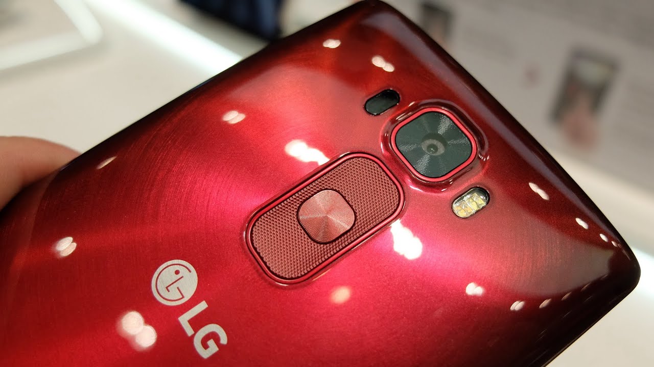 LG G Flex 2: гнем, царапаем, делаем селфи (preview на MWC 2015)