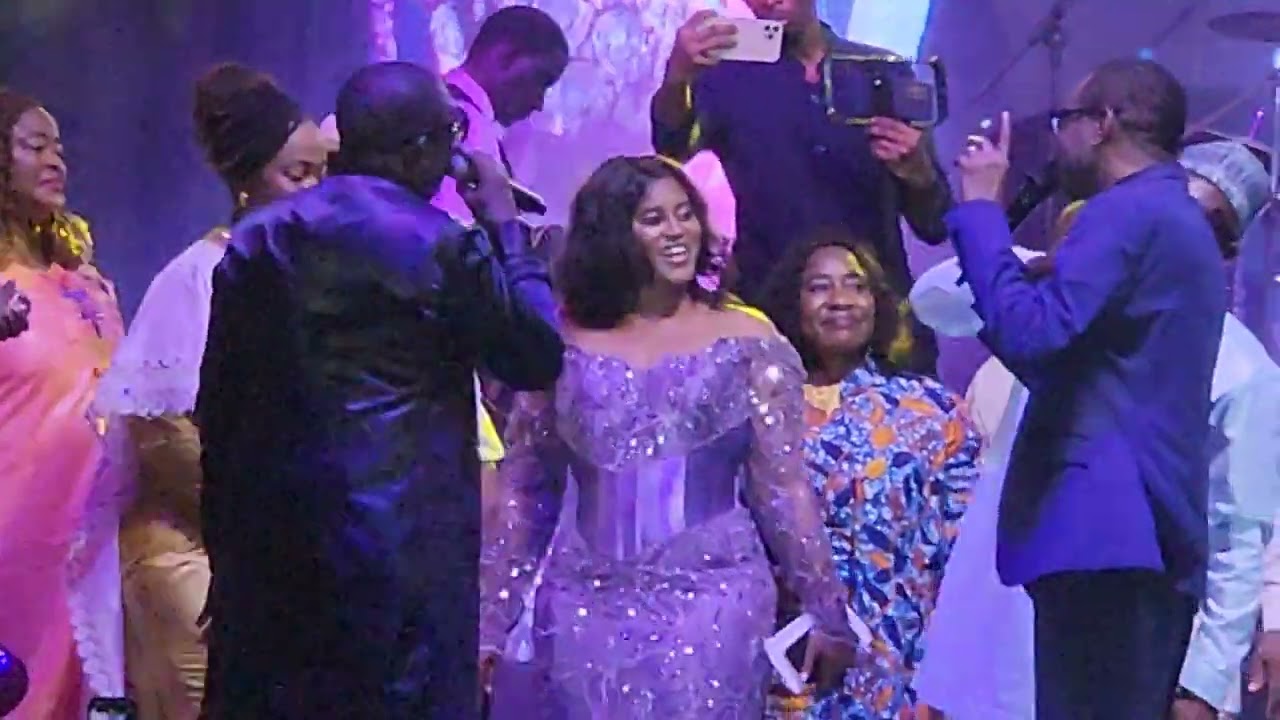 YOUSSOU NDOUR SINGING FOR FATU CAMARA AND 1ST LADY FATIMA JABBIE BIO OF SIERRA LEONE