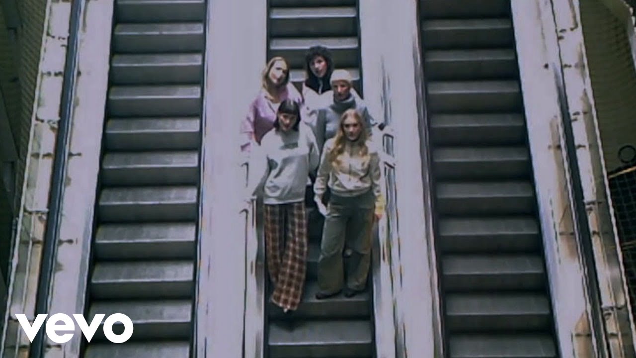 Girl Group - She Goes