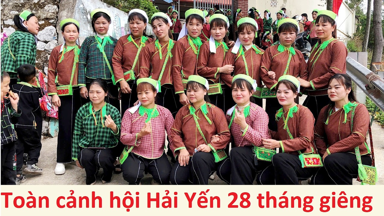 Фестиваль Хай Йен 28 января: традиционные костюмы народа Нунг демонстрируют свою красоту на фоне ...