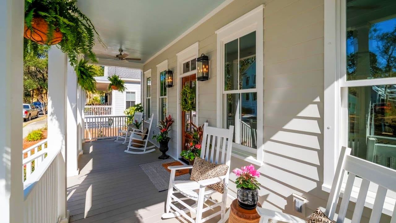 FRONT PORCH POT PLANTERS DESIGN IDEAS | BEST FRONTYARD GARDEN PLANT IDEAS TO DRAPE ENTRYWAY IN COLOR