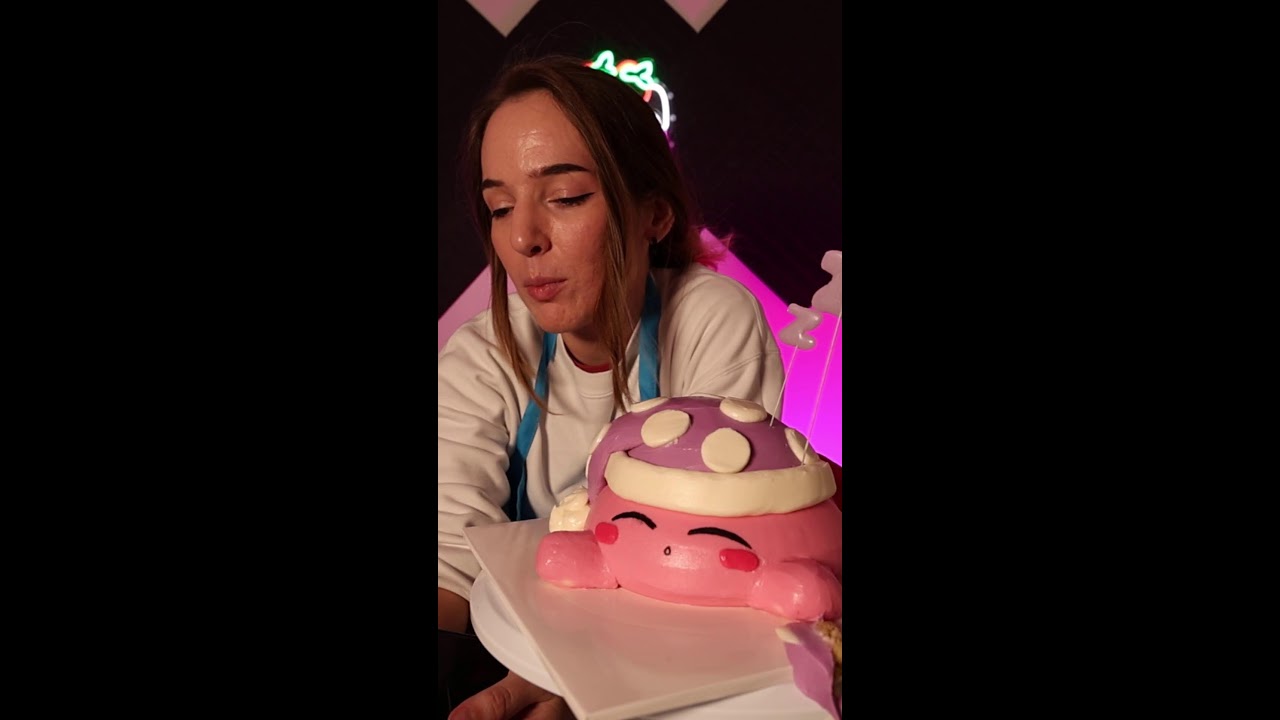 Decorating a buttercream Kirby Cake :)