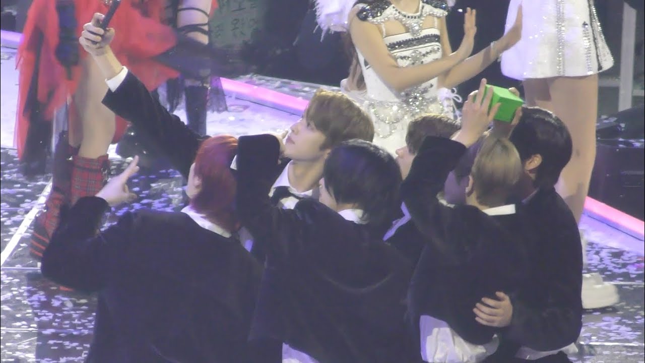 RIIZE 라이즈 231202 MMA - 엔딩인사 (소희 fancam)