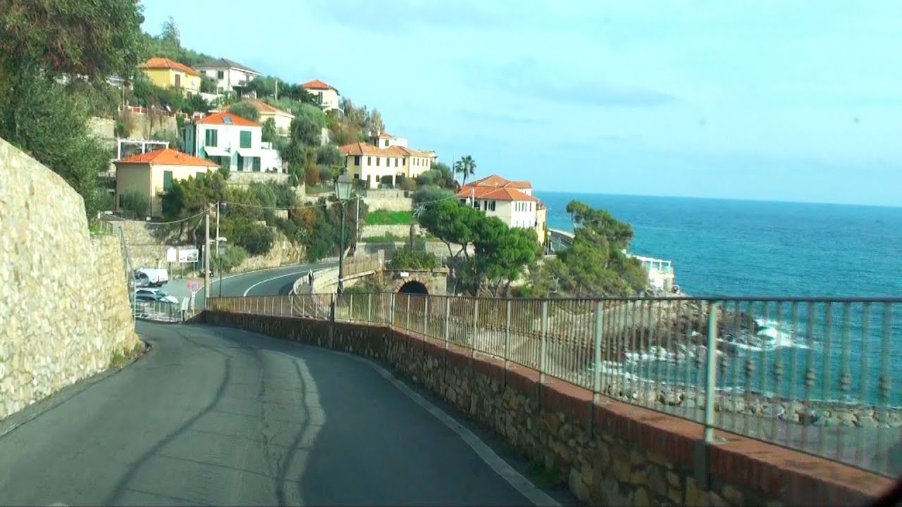 Driving from Cervo to Imperia, Italy. Jadąc we Włoszech z Cervo do Imperii.