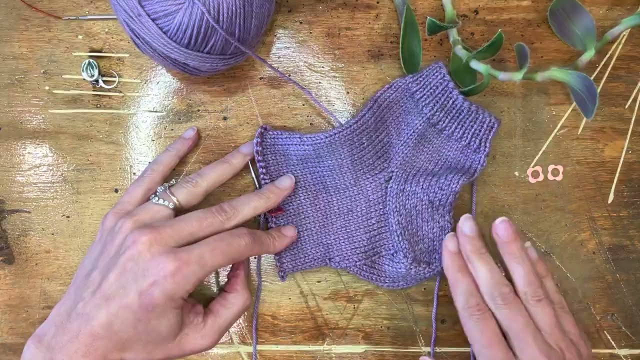 How to knit a diamond gusset