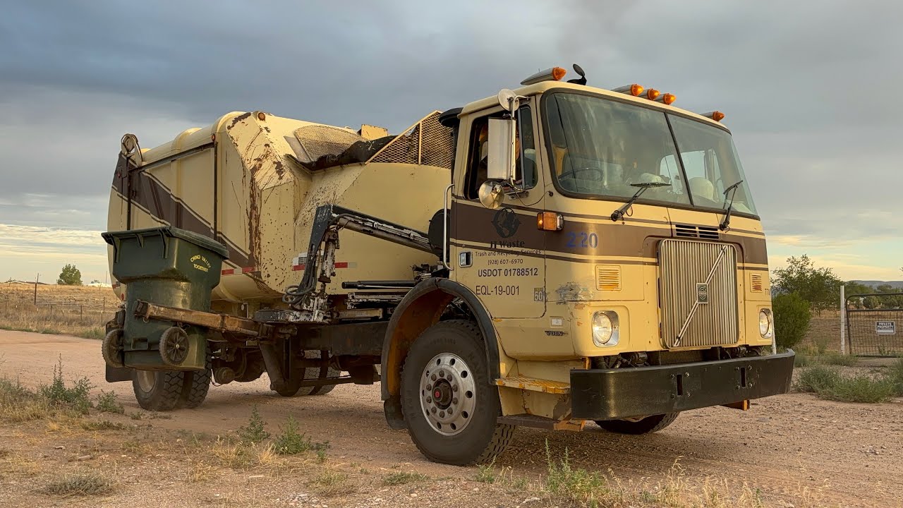 United Disposal Volvo WX42 Heil Rapid Rail 220