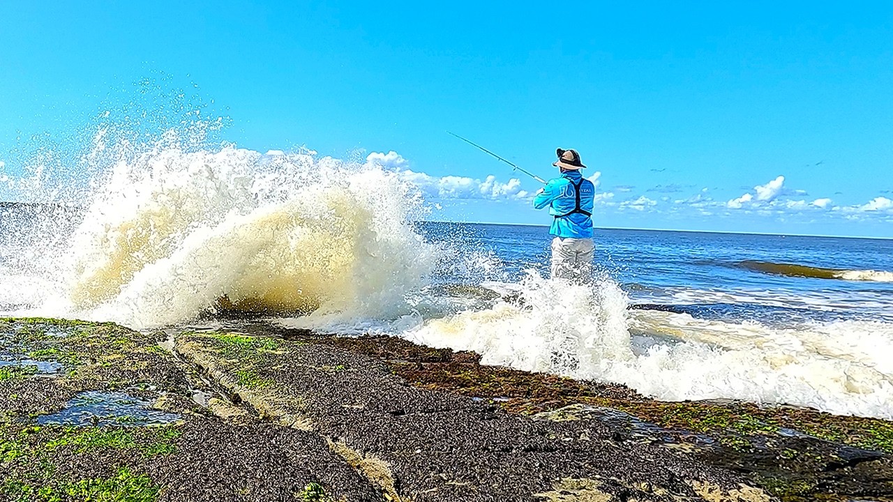 Only took 3 Casts to Make My Whole Trip! | Holiday Rock Fishing Adventure (Lures & Baits)